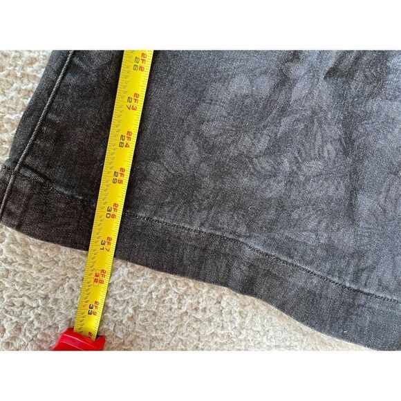 Torrid Bombshell Flare Super Soft Jeans Women’s Size 28 Reg Black Floral - Picture 13 of 15